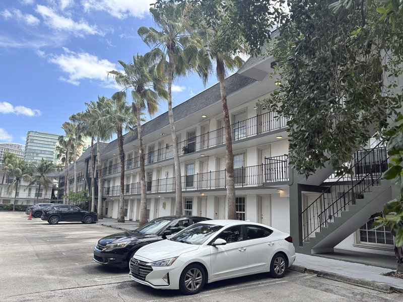 Virginia Pointe Condo main photo